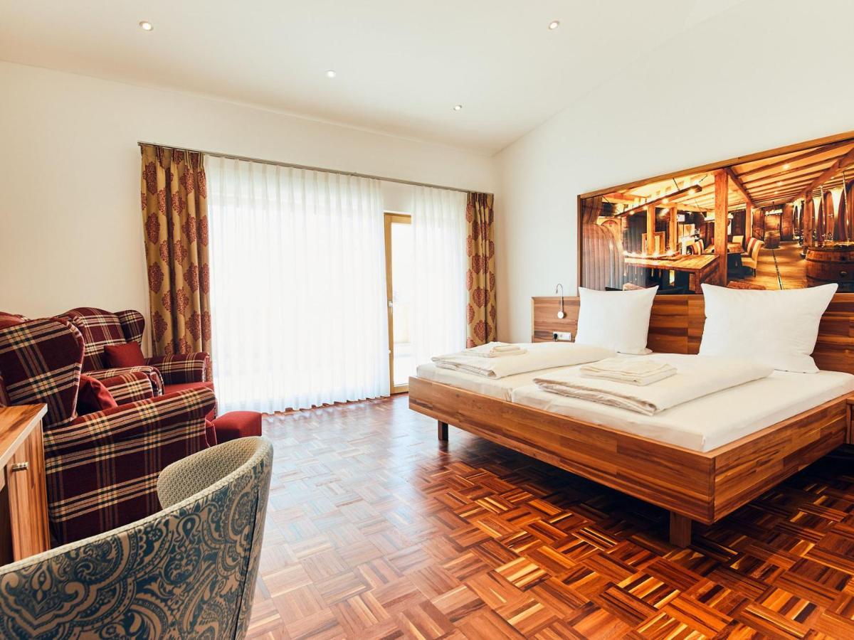 Hotel Hornstein - Weingut, Vinothek & Gastronomie Нонненхорн Экстерьер фото